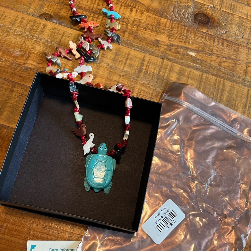NIB - Carved Gem Animal Fetish Native American Necklace